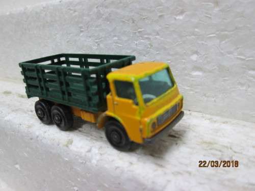 MATCHBOX SERIES / LESNEY : DODGE STAKE TRUCK  No 4 - LOT 176S