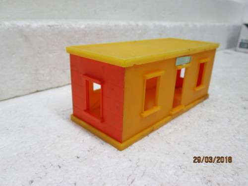 DIE CAST : MATCHBOX KING SIZE: PLASTIC BUILDING CONTAINER OFFICE - LOT 369S