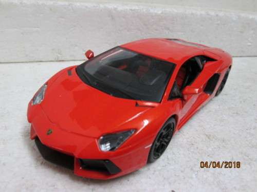 DIE CAST : 1:24 SCALE MAISTO LAMBOURGHINI AVENTADOR - LOT 424S