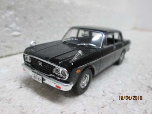 DIE CAST 1:43 SCALE : UNIVERSAL HOBBIES TOYOTA CROWN - LOT 552S