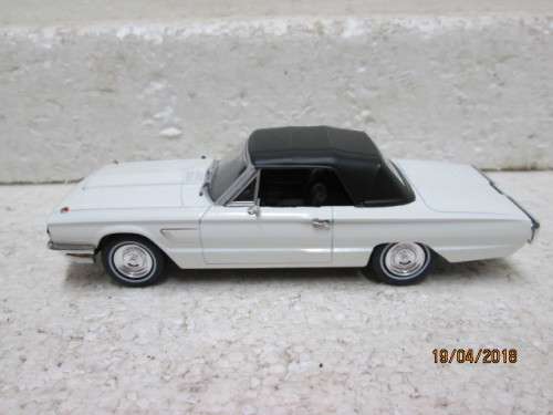 DIE CAST 1:43 SCALE : UNIVERSAL HOBBIES FORD THUNDERBIRD - LOT 554S
