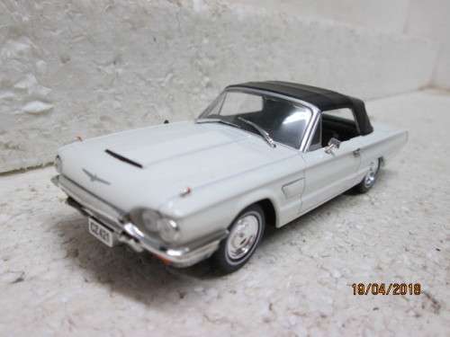 DIE CAST 1:43 SCALE : UNIVERSAL HOBBIES FORD THUNDERBIRD - LOT 554S