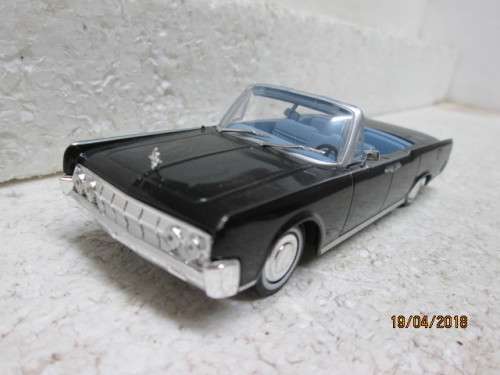 DIE CAST 1:43 SCALE : UNIVERSAL HOBBIES LINCOLN CONTINENTAL - LOT 556S