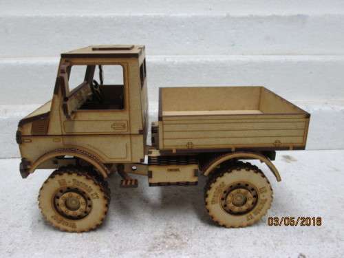 1:18 SCALE MERCEDES UNIMOG - LOT 115T