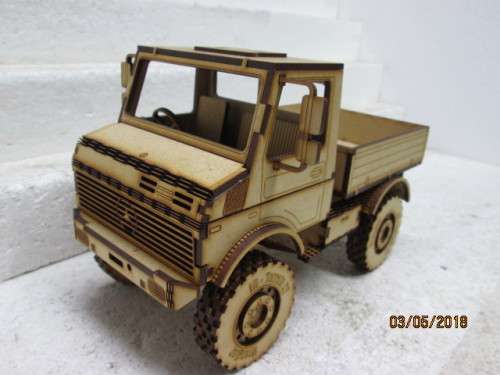 1:18 SCALE MERCEDES UNIMOG - LOT 115T