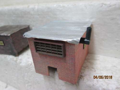 HO SCALE : x6 HANDMADE BUILDINGS - LOT 859S
