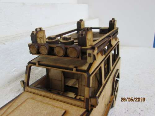 1:18 SCALE LANDROVER DEFENDER 110 LWB STATION WAGON (SAFARI) - LOT 107T