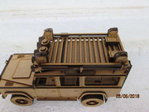 1:18 SCALE LANDROVER DEFENDER 110 LWB STATION WAGON (SAFARI) - LOT 107T