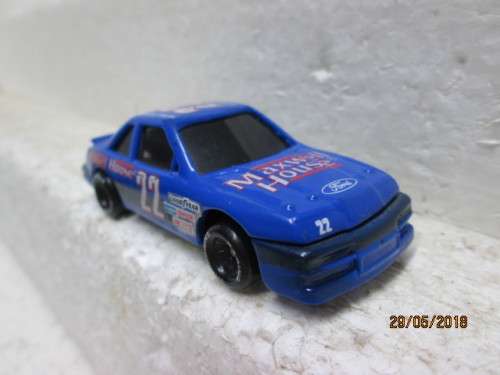 DIE CAST 1:64 SCALE RACING CHAMPIONS : FORD NASCAR (MAXWELL HOUSE) - LOT 136T