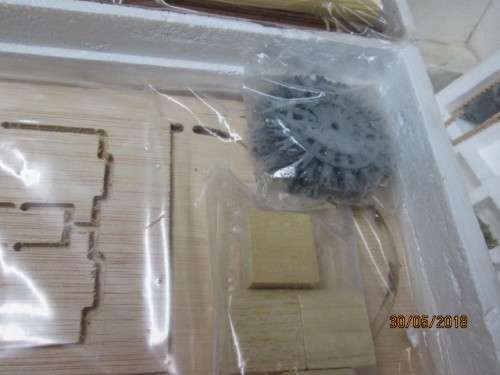 ARTESANIA LATINA "KING OF THE MISSISSIPPI" PADDLE WHEEL STEAM BOAT KIT (1:80 SCALE) - LOT 170T