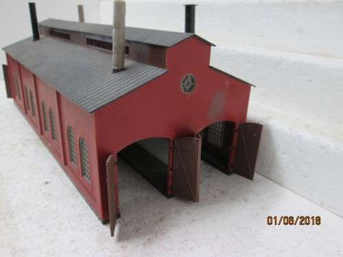 HO SCALE LARGE DOUBLE ENGINE SHED - LOT 189T