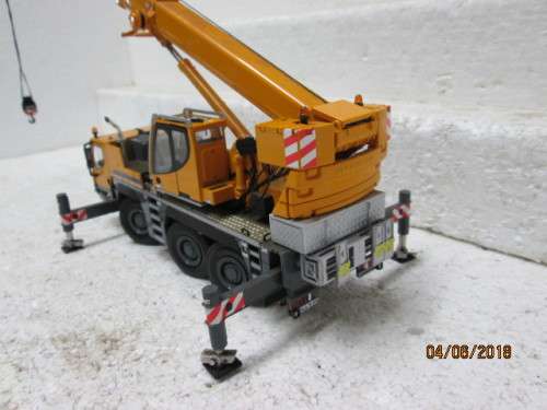 DIE CAST 1:50 SCALE : LIEBHERR LTM1050 CRANE - LOT 219T