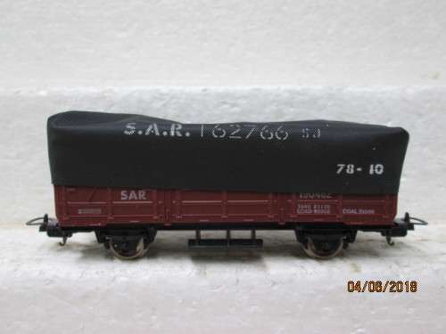 HO SCALE LIMA SAR ES WAGON WITH TARP - LOT 267T