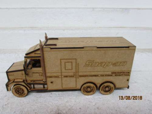 1:32 SCALE LAZER CUT SNAP-ON TRUCK - LOT 815W