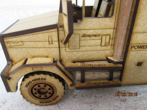 1:32 SCALE LAZER CUT SNAP-ON TRUCK - LOT 815W