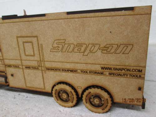 1:32 SCALE LAZER CUT SNAP-ON TRUCK - LOT 815W