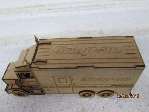 1:32 SCALE LAZER CUT SNAP-ON TRUCK - LOT 815W