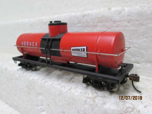 HO SCALE MODELPOWER 40' TANKER (SOLID METAL BODY) - LOT 403T