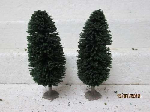 HO SCALE : x2 TREES - LOT 481T
