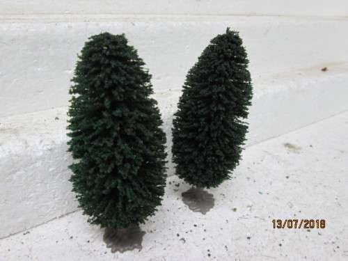 HO SCALE : x2 TREES - LOT 481T
