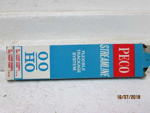 HO/OO SCALE : PECO LARGE RIGHT HAND POINT (BOXED) - LOT 590T