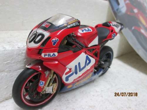 1:12 SCALE NEWRAY : DUCATI FILA No 100 RACING MOTORBIKE WITH EXTRAS - LOT 683T
