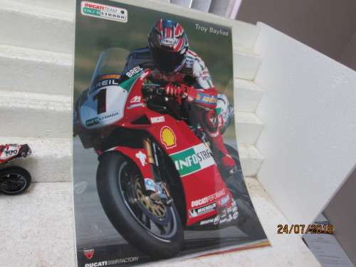 1:12 SCALE NEWRAY : DUCATI FILA No 100 RACING MOTORBIKE WITH EXTRAS - LOT 683T