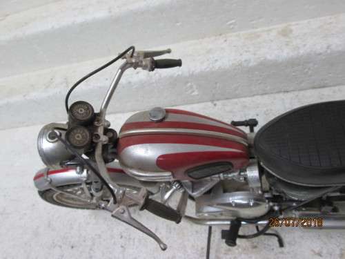 1:6 SCALE NEWRAY : VINTAGE TRIUMPH BONIVILLE MOTORCYCLE - LOT 741T