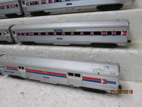 HO SCALE : ATHEARN AMTRAK DIESEL LOCOMOTIVE PLUS 6 COACHES - LOT 910T
