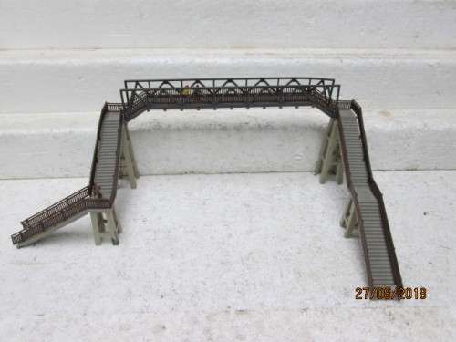 HO/OO SCALE DOUBLE RAIL CROSSING PEDESTRIAN BRIDGE - LOT 952T