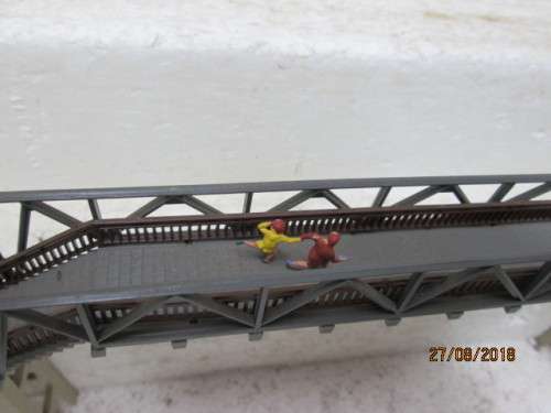 HO/OO SCALE DOUBLE RAIL CROSSING PEDESTRIAN BRIDGE - LOT 952T