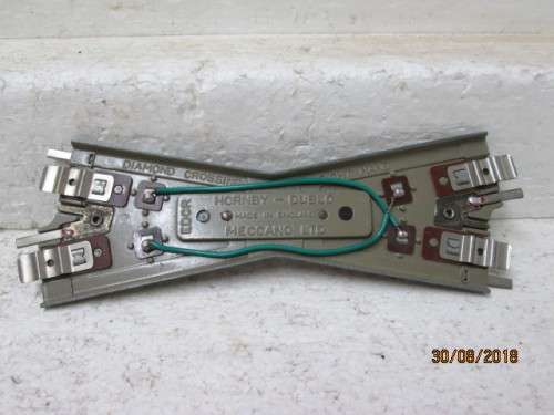 OO SCALE : HORNBY DUBLO CROSSING  - LOT 33U