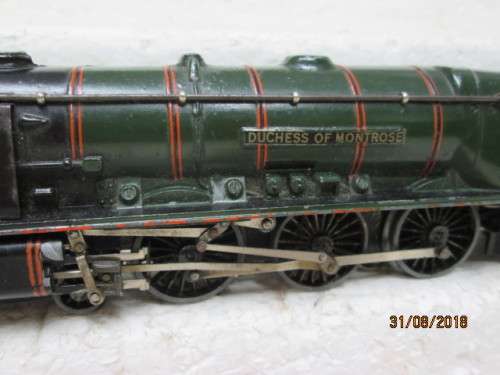 OO SCALE  : HORNBY DUBLO 4-6-2 STEAM LOCOMOTIVE  (DUCHESS OF MONTROSE) - LOT 53U