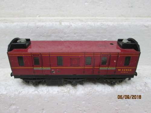 OO SCALE : HORNBY DUBLO 3-AXLE GUARD VAN - LOT 83U