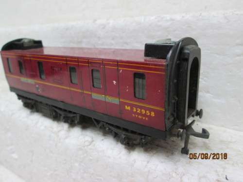 OO SCALE : HORNBY DUBLO 3-AXLE GUARD VAN - LOT 83U