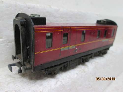 OO SCALE : HORNBY DUBLO 3-AXLE GUARD VAN - LOT 83U
