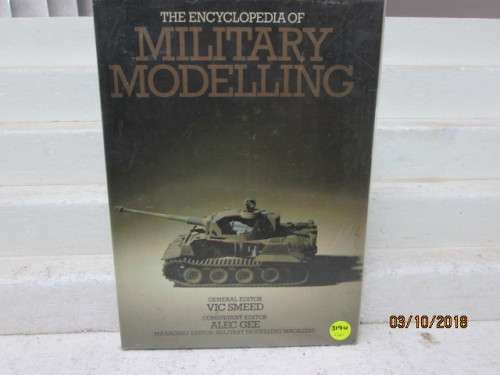 MODEL TOY SOLDIER BOOK : THE ENCYCLOPEDIA OF MILITARY MODELLING - LOT 319U
