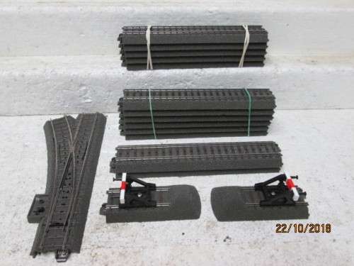 HO SCALE : MARKLIN TRACK & ACCESSORIES - LOT 568U