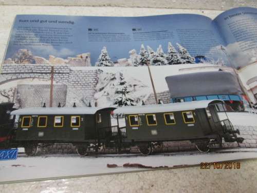 HO SCALE : MARKLIN CATALOGUE 2000 - LOT 581U
