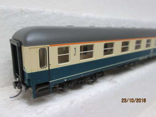HO SCALE : ROCO DB FIRST CLASS COACH (BOXED) - LOT 652U