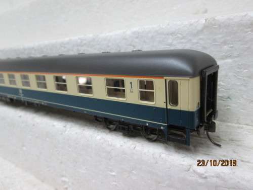 HO SCALE : ROCO DB FIRST CLASS COACH (BOXED) - LOT 652U