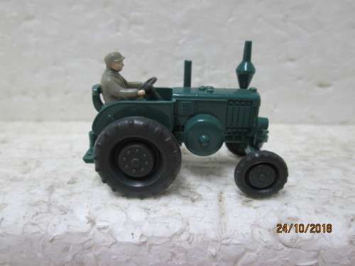 HO SCALE : WIKING TRACTOR - LOT 702U