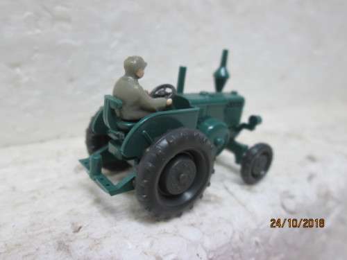 HO SCALE : WIKING TRACTOR - LOT 702U