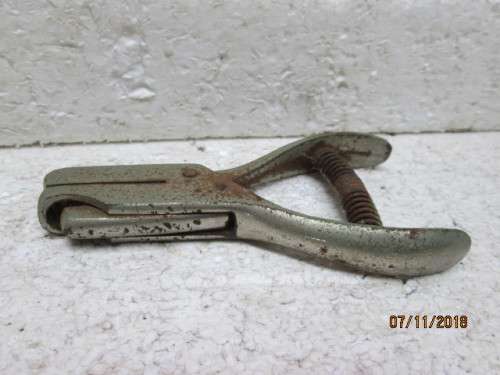 SAR TICKET PUNCH - LOT 856U