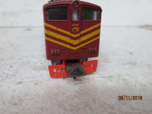 HO SCALE : LIMA SAR REPLACEMENT COW CATCHER (RED) - LOT 895U