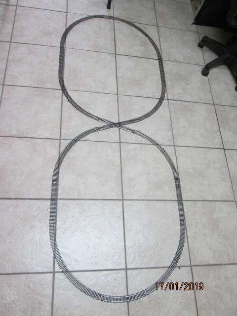 HO/OO SCALE : LIMA FIGURE OF 8 OVAL TRACK SET - LOT 626z