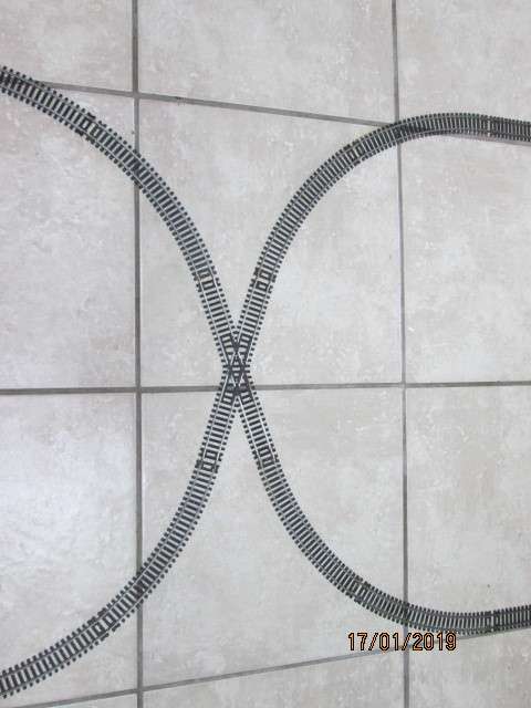 HO/OO SCALE : LIMA FIGURE OF 8 OVAL TRACK SET - LOT 626z