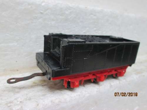 HO SCALE - LIMA 3 AXLE TENDER  - LOT 749V