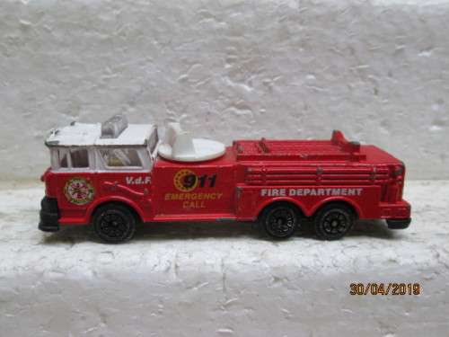 HO SCALE : FIRE TRUCK - LOT 956V