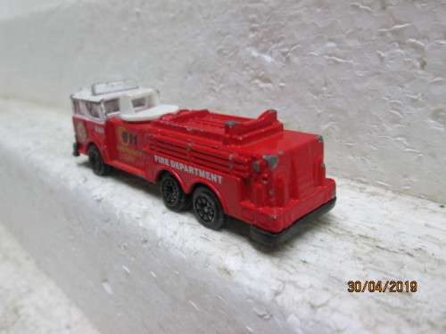 HO SCALE : FIRE TRUCK - LOT 956V